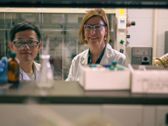 An image of a researcher and a student working in a lab. 