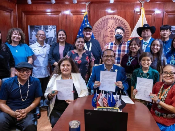 A photo of the MOU and UA collaboration teams