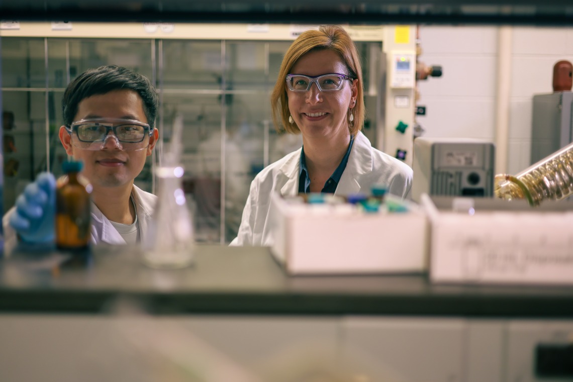 An image of a researcher and a student working in a lab. 
